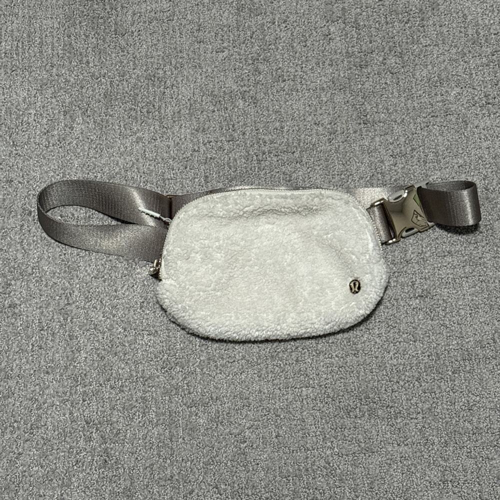 Lululemon Everywhere Belt Bag Fleece White Ivory Gold Buckle Sherpa Crossbody